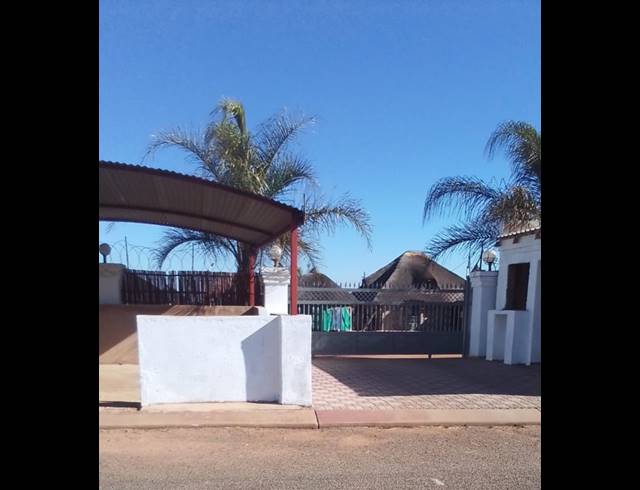1,078M² BUSINESS FOR SALE IN LETHLABILE